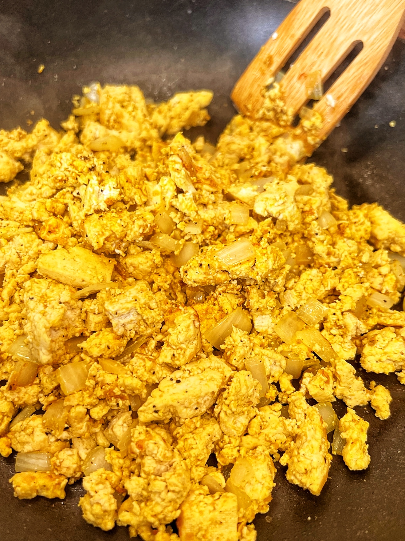 Tofu scramble cooking