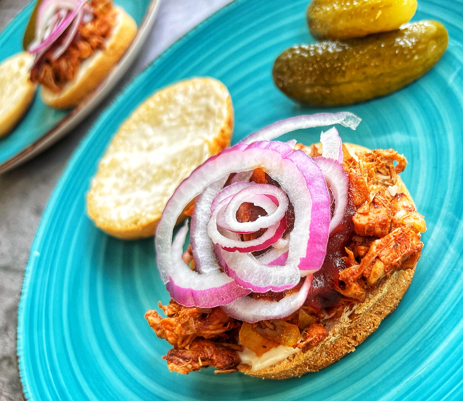 Vegan pulled pork sandwiches 