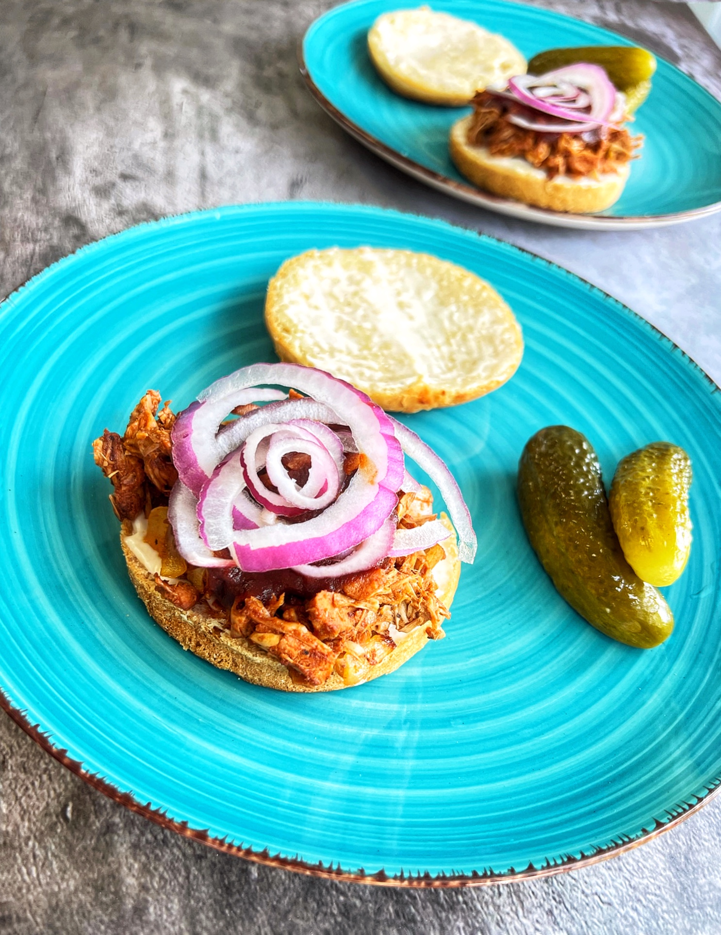 Vegan pulled pork sandwiches